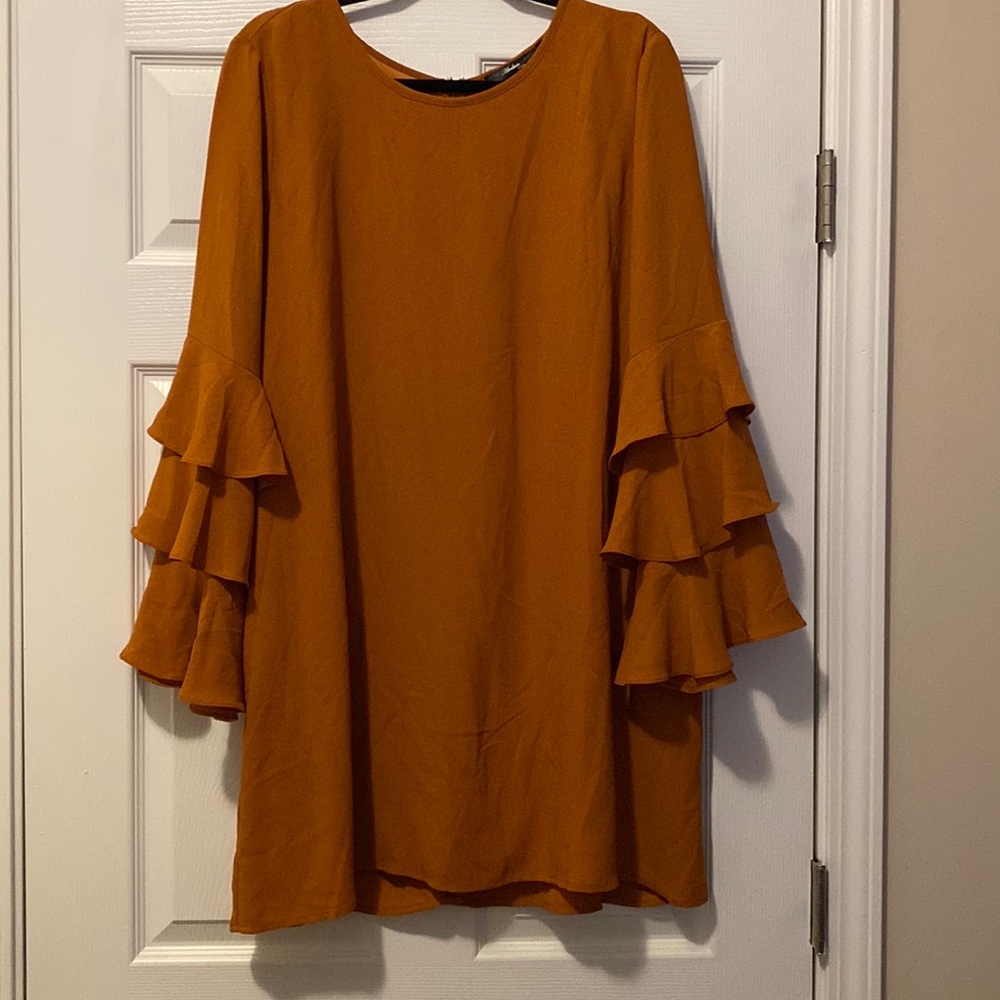 NWOT boutique dress long sleeve with stacked bell sleeves